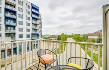 Tenanted 3 Storey Freehold Townhouse, With 2 Spacious Beds/2.5 Baths in Kitchener